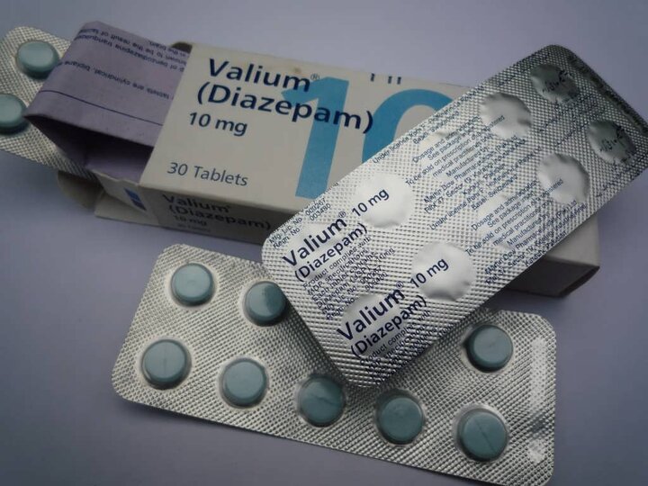 داروی دیازپام چیست؟ کاربرد و عوارض مصرف دیازپام